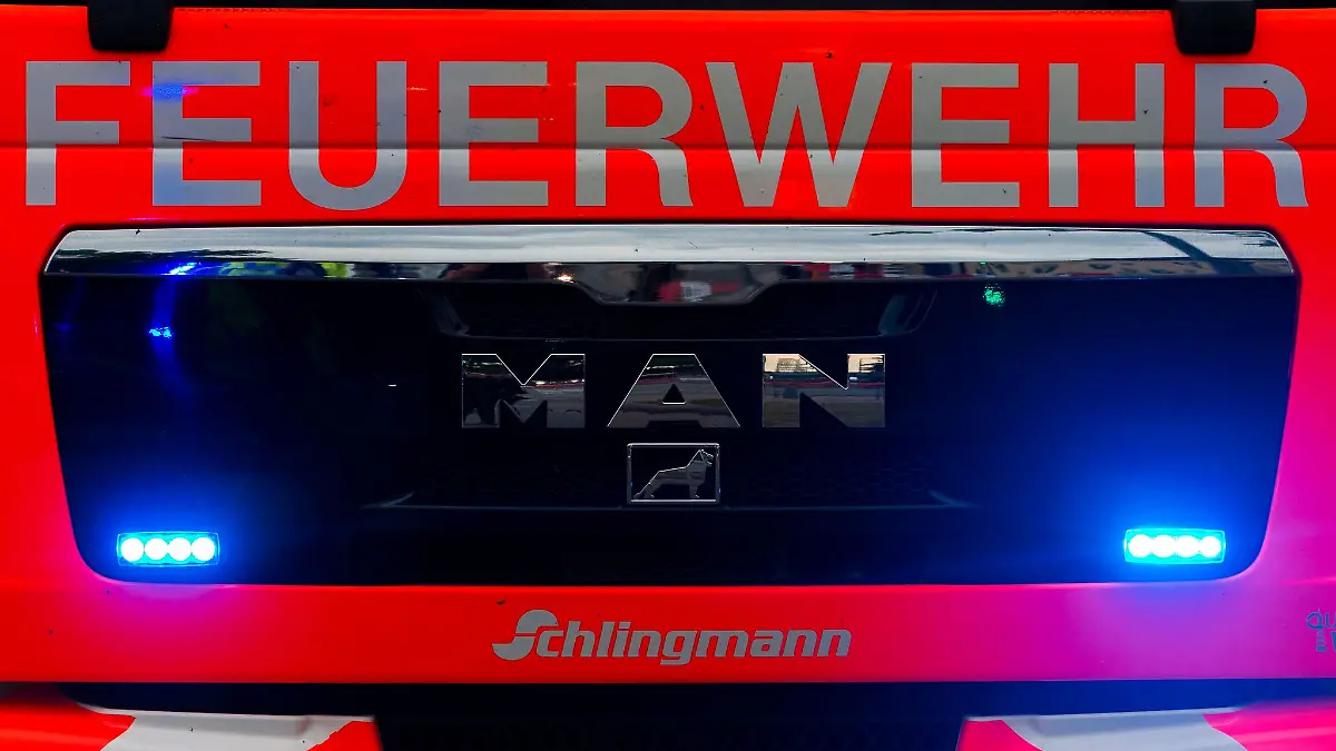 Im Schlafzimmer eines 54-Jährigen bricht ein Feuer aus. (Symbolbild)