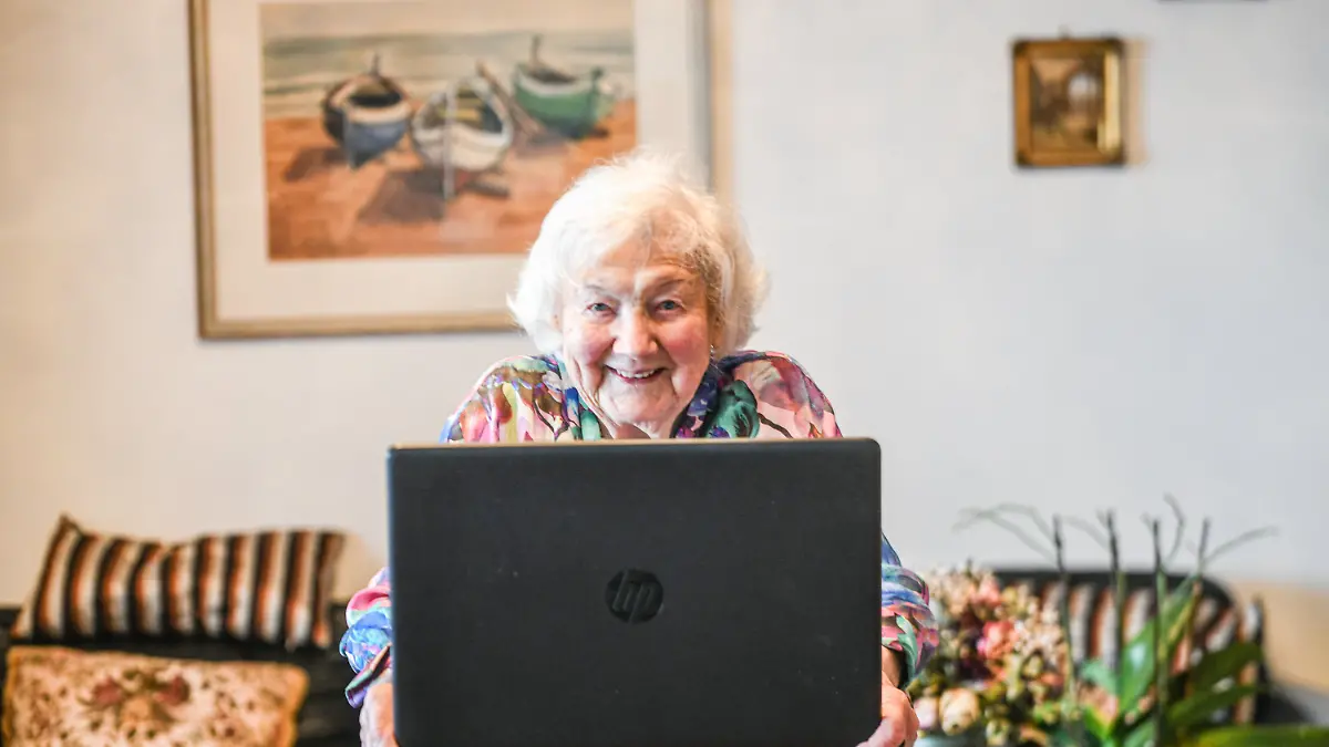 Hildegart Alf-Kopp (98) ist die „Aktien-Oma” und seit 57 Jahren an der Börse aktiv.