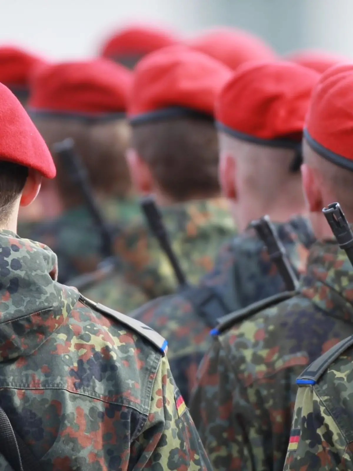 Bild zu: "Offizier findet toten Soldaten im Wachraum der Kaserne "