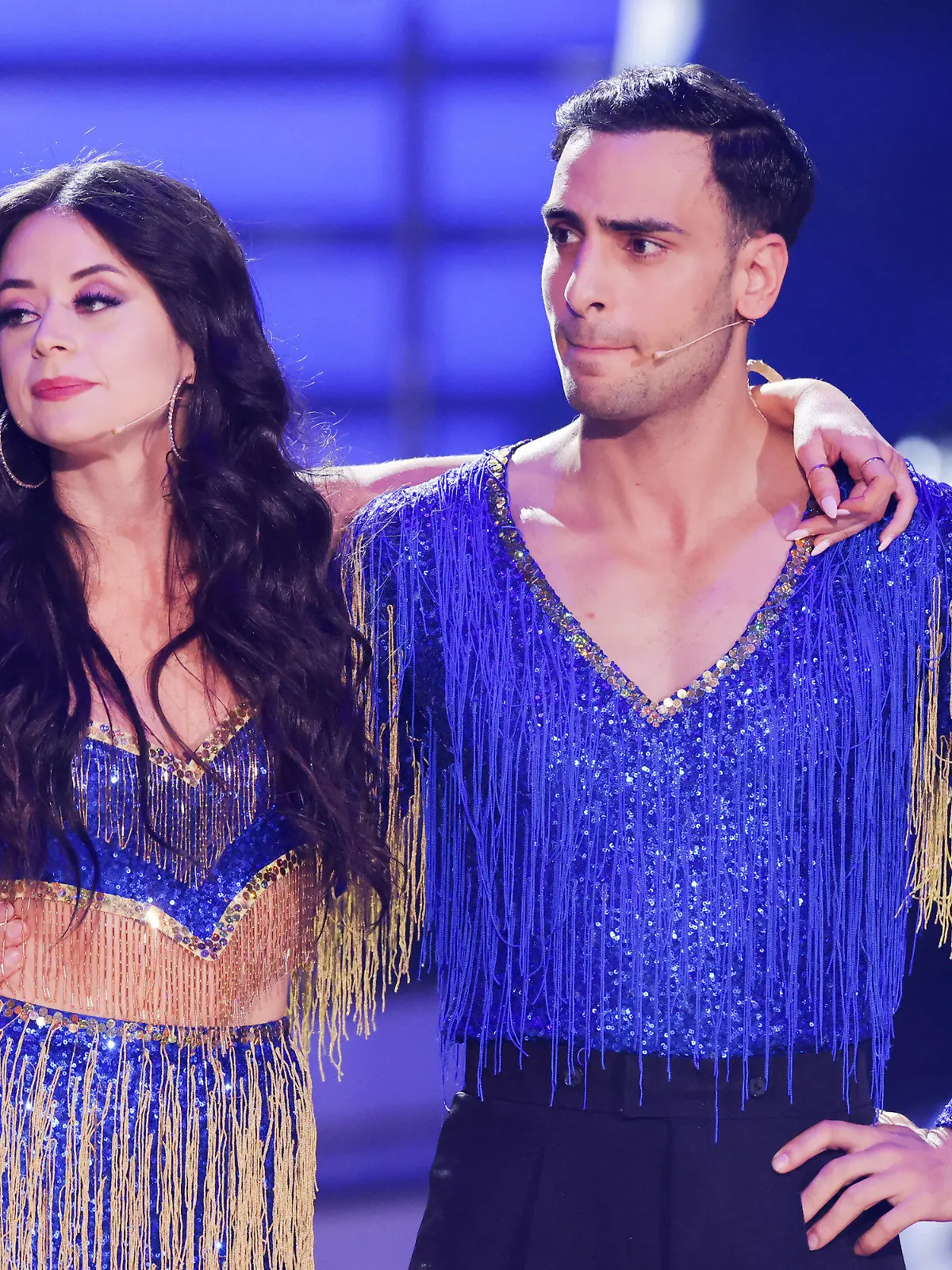 08.04.2022, Nordrhein-Westfalen, Köln: Timur Ülker, Schauspieler, und Malika Dzumaev, Profitänzerin, stehen in der RTL-Tanzshow «Let's Dance» im Coloneum. Das Paar scheidet aus. Foto: Rolf Vennenbernd/dpa +++ dpa-Bildfunk +++
