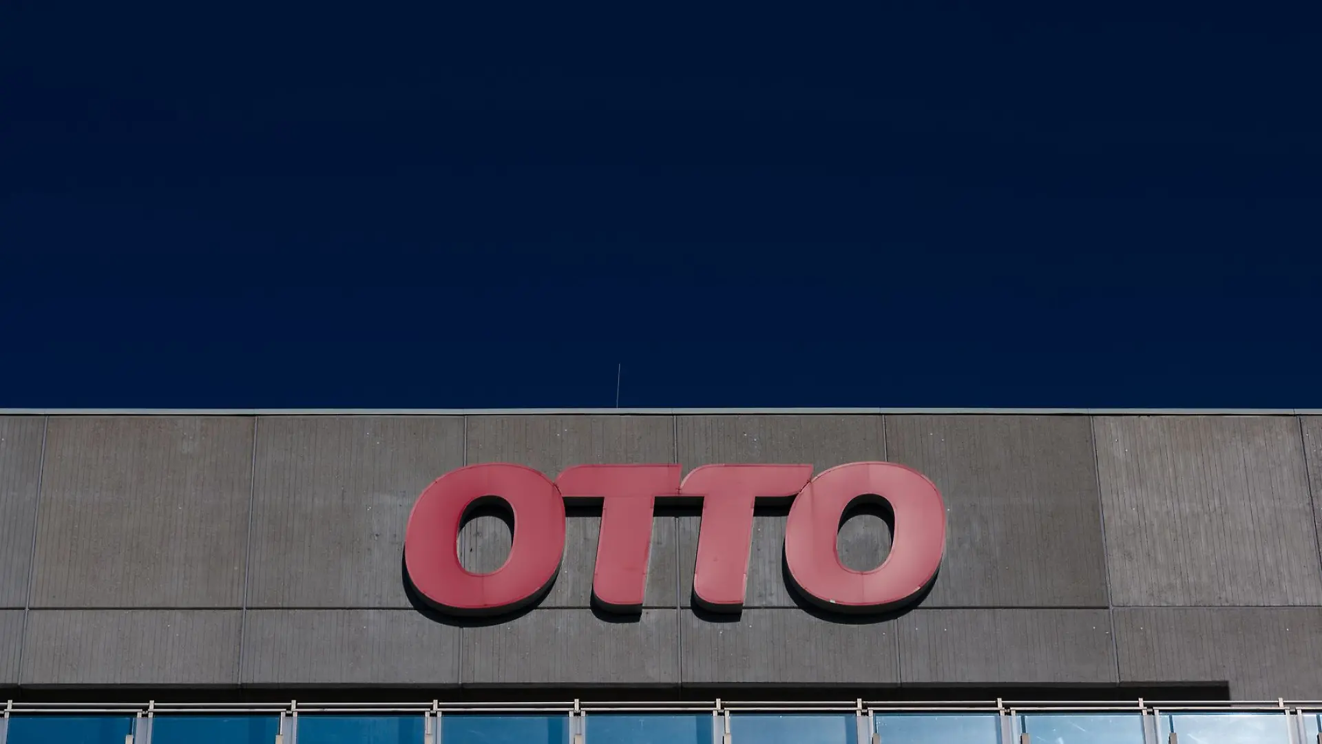 Der Onlinehändler Otto hat die Entlassung von Callcenter-Mitarbeitern angekündigt. (Archivbild)