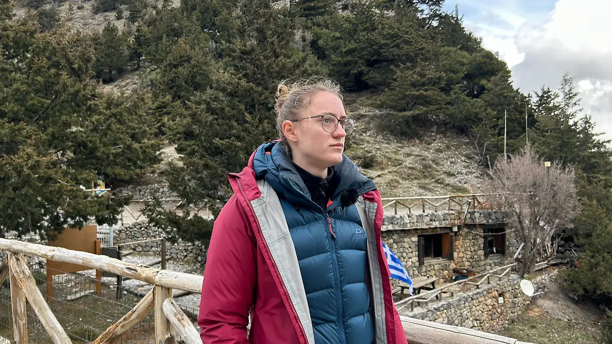 Teresa ist mit der Familie nach Kreta gereist, um nach ihrem Bruder Johnann W. zu suchen. 