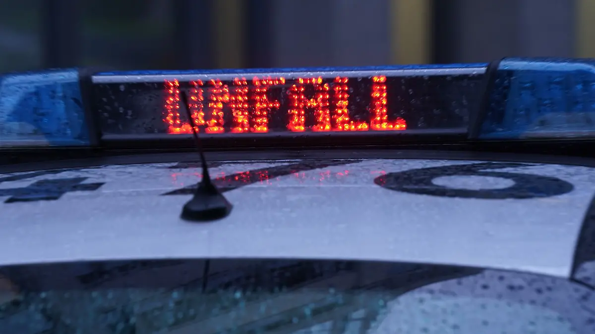 Die Polizei rückte zu dem Unfall aus. (Symbolbild)