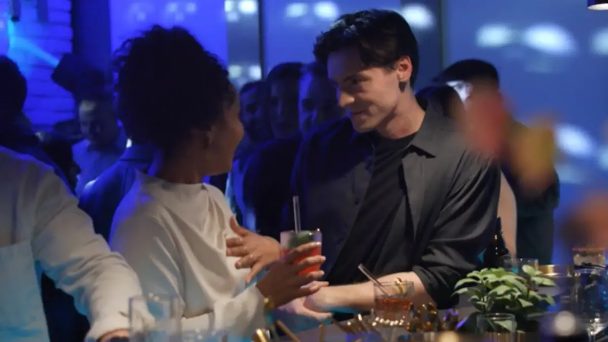 Johannes Hagedorn (Maximilian Schneider) flirtet bei „Alles was zählt” mit Imani (Féréba Koné)