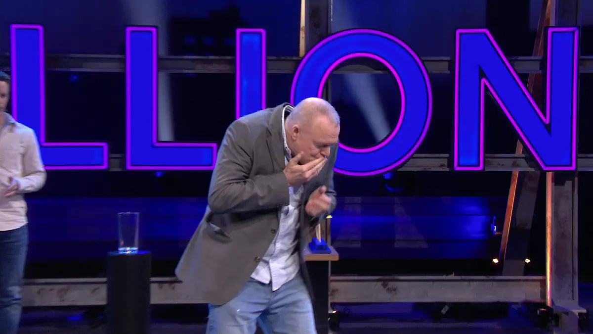 Stefan Raab bei „Du gewinnst hier nicht die Million” im Gesicht verletzt