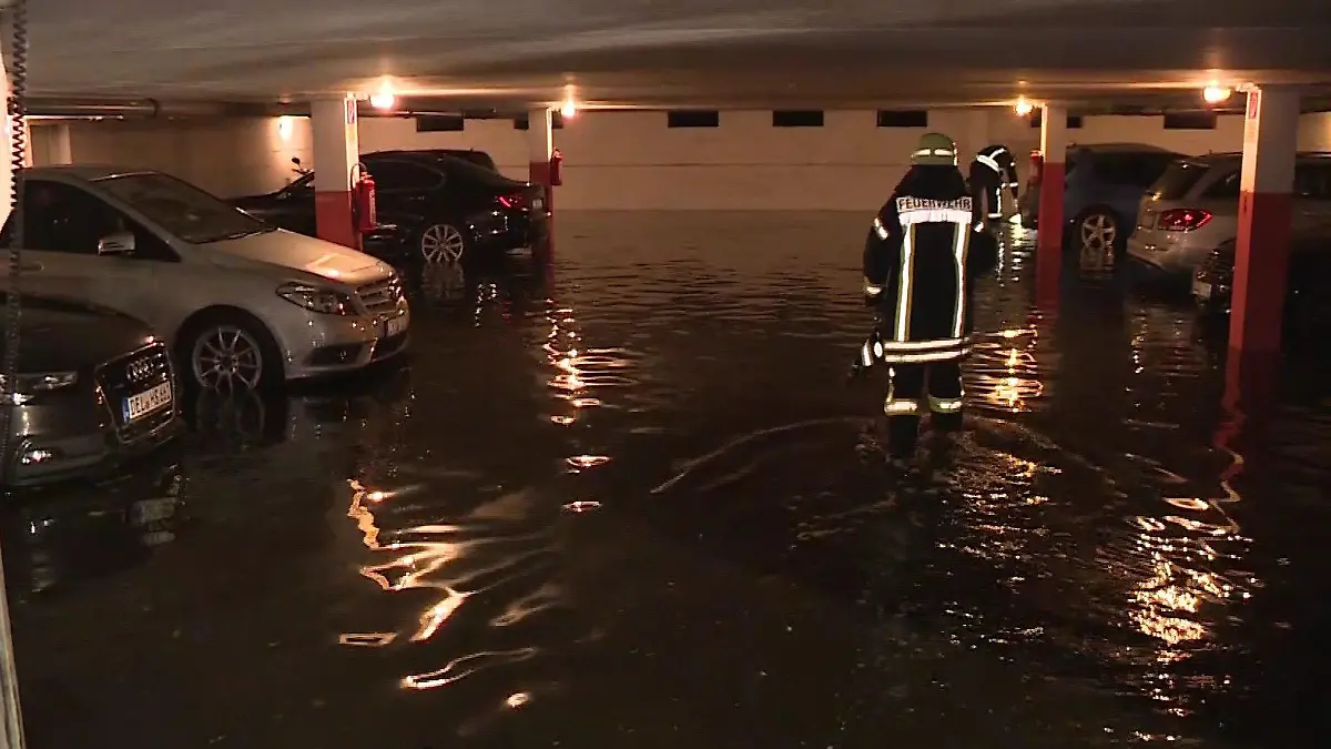 Im Landkreis Oldenburg musste die Feuerwehr mehrere Keller und Garagen auspumpen.
