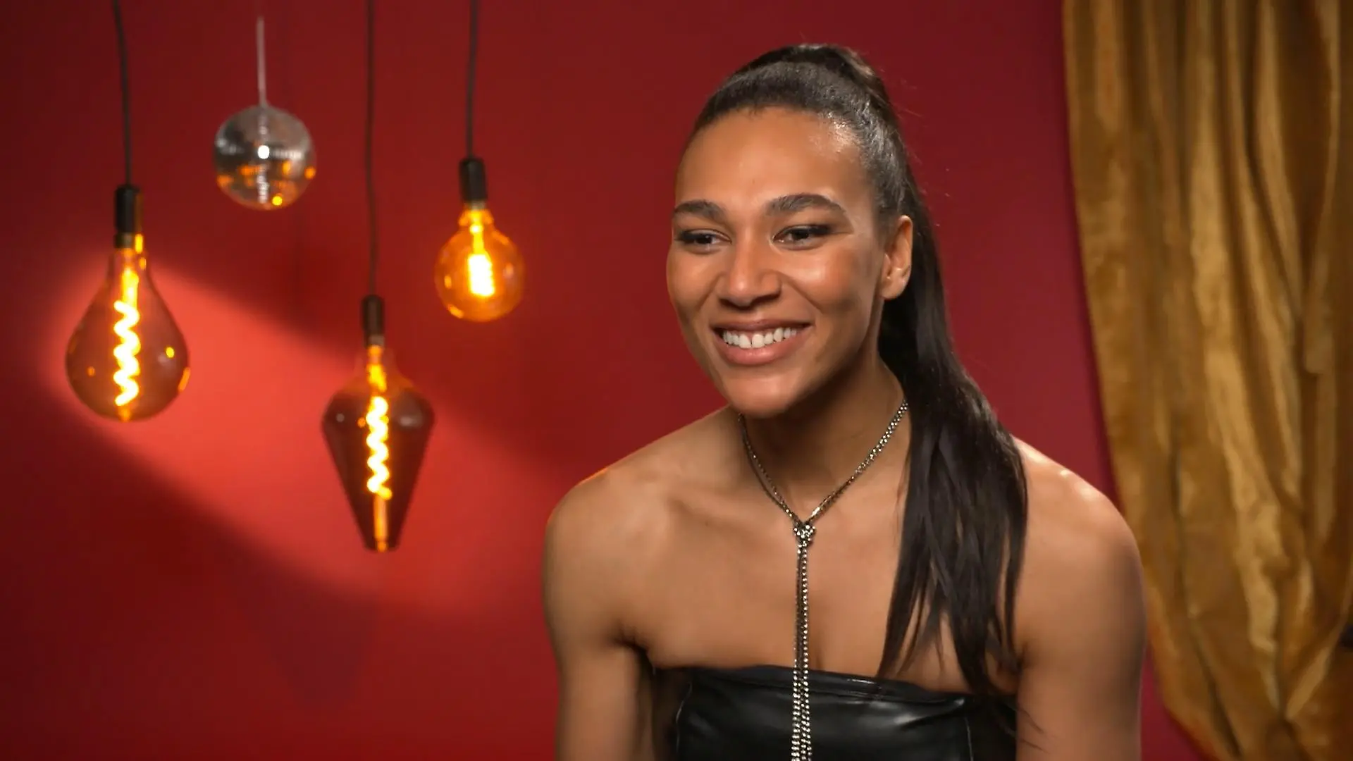 Marie Mouroum ist Stuntfrau und Schauspielerin: Diese „Let's  Dance“-Kandidatin ist eine echte Superheldin