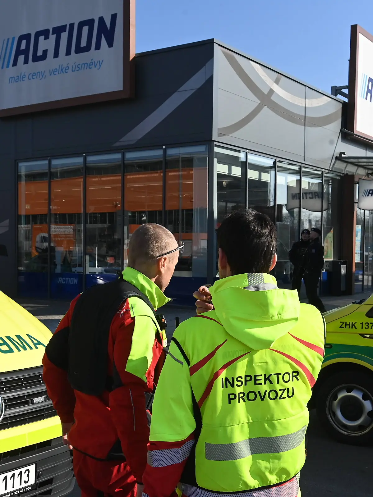 In einem Einkaufszentrum in der tschechischen Stadt Hradec Kralove (Königgrätz) hat ein junger Mann zwei Frauen mit einem Messer niedergestochen. Die beiden verletzten Frauen bekamen sofort Erste Hilfe, konnten aber nicht mehr gerettet werden.