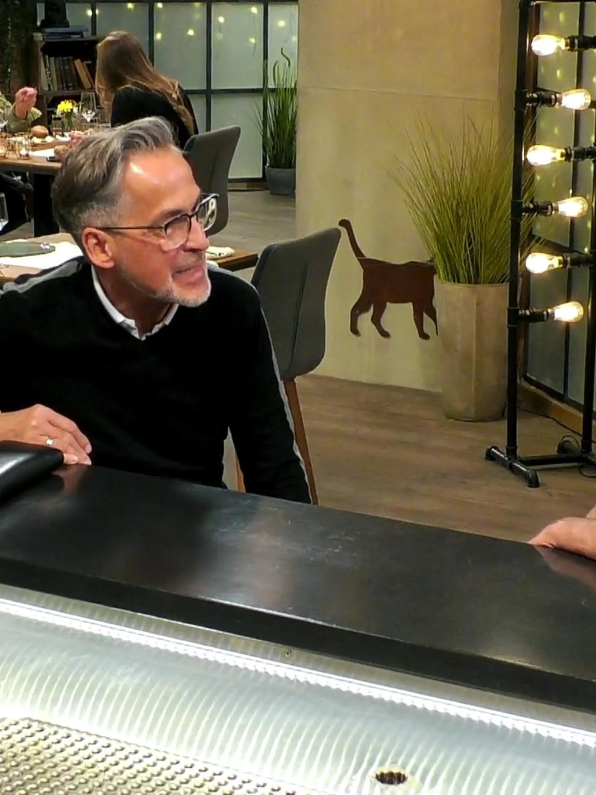 Bild zu: "Nach dreißig Jahren Ehe sucht Klaus nun einen Mann im „First Dates"-Restaurant"