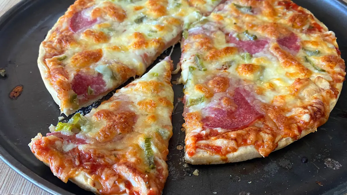 Eine Tiefkühlpizza kostet einer 55-Jährigen fast das Leben. (Symbolbild)