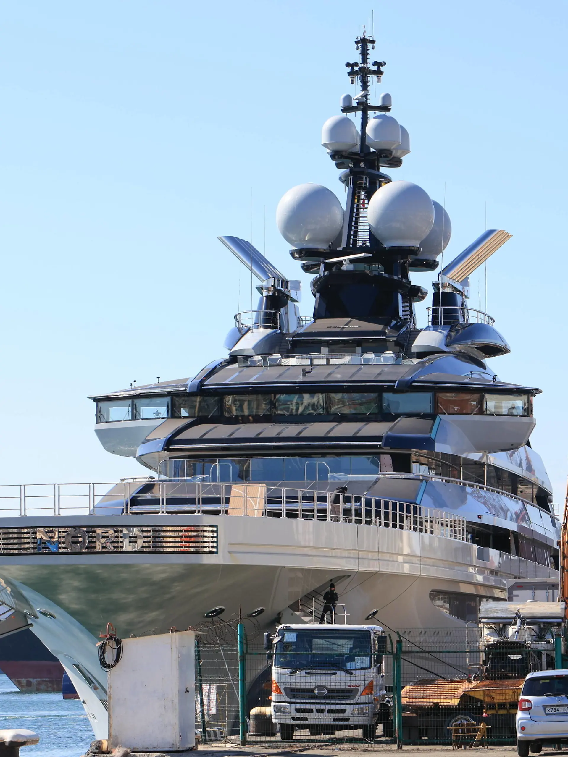 Russland, Yacht Nord von Alexei Mordaschow erreicht den Hafen von Wladiwostok  VLADIVOSTOK, RUSSIA - MARCH 31, 2022: Russian businessman Alexei Mordashov s Nord Yacht is pictured by Vladivostok Marine Terminal. The vessel left the Port of Victoria in Seychelles on March 12. The 142 meter long yacht, built at the German shipyard Lurssen and launched in 2021, is one of the biggest yachts in the world. Its approximate cost is about $300mln. The Italian authorities have seized a building complex owned by Mordashov on the Island of Sardinia. Mordashov, chairman of the Board of Directors at Severstal, was sanctioned by the European Union. Yuri Smityuk/TASS PUBLICATIONxINxGERxAUTxONLY TS12A529