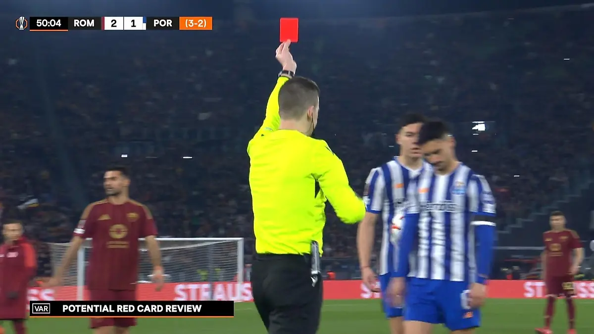 Schlag ins Gesicht! Portos Eustaquio sieht Rot Europa League auf RTL+