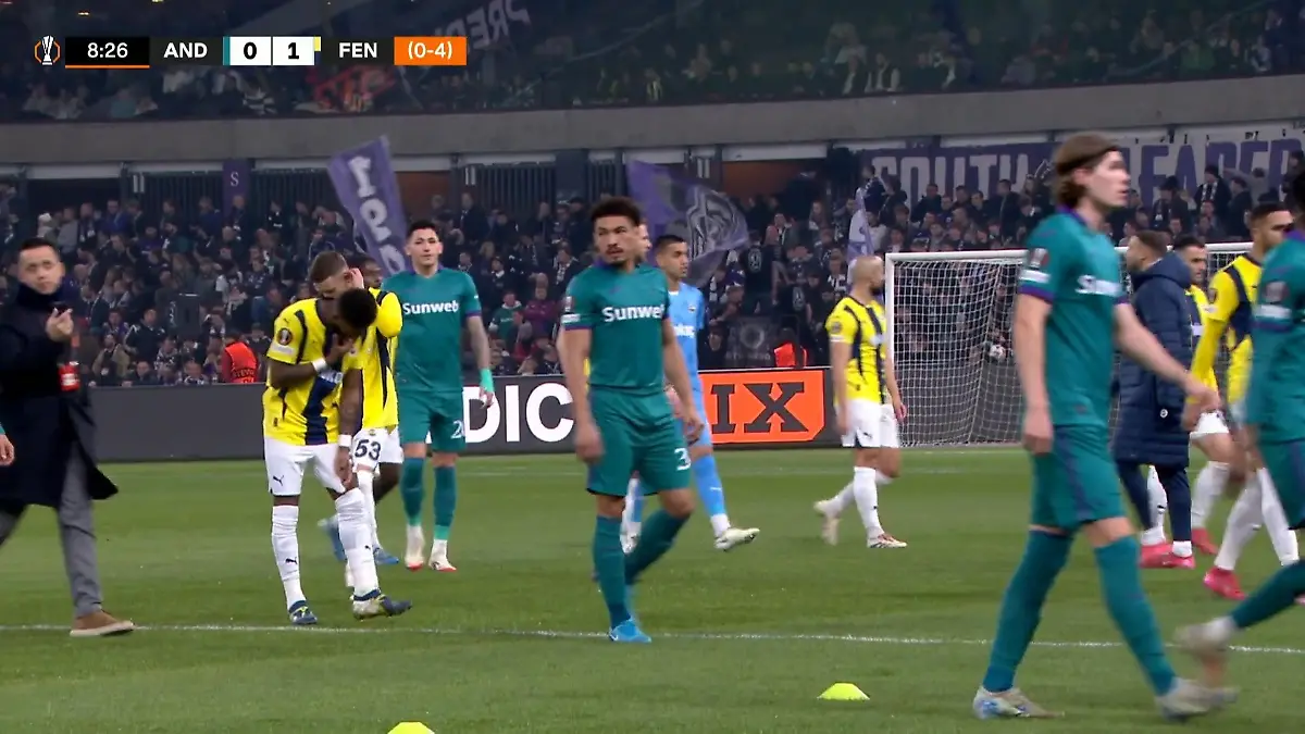 Prügelei auf den Rängen in Anderlecht! Spiel vor Abbruch Europa League auf RTL+