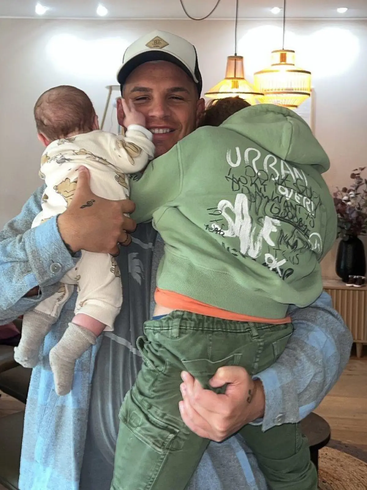 Pietro Lombardi mit seinen beiden Söhnen Leano (8 Monate) und Alessio (8 Jahre).