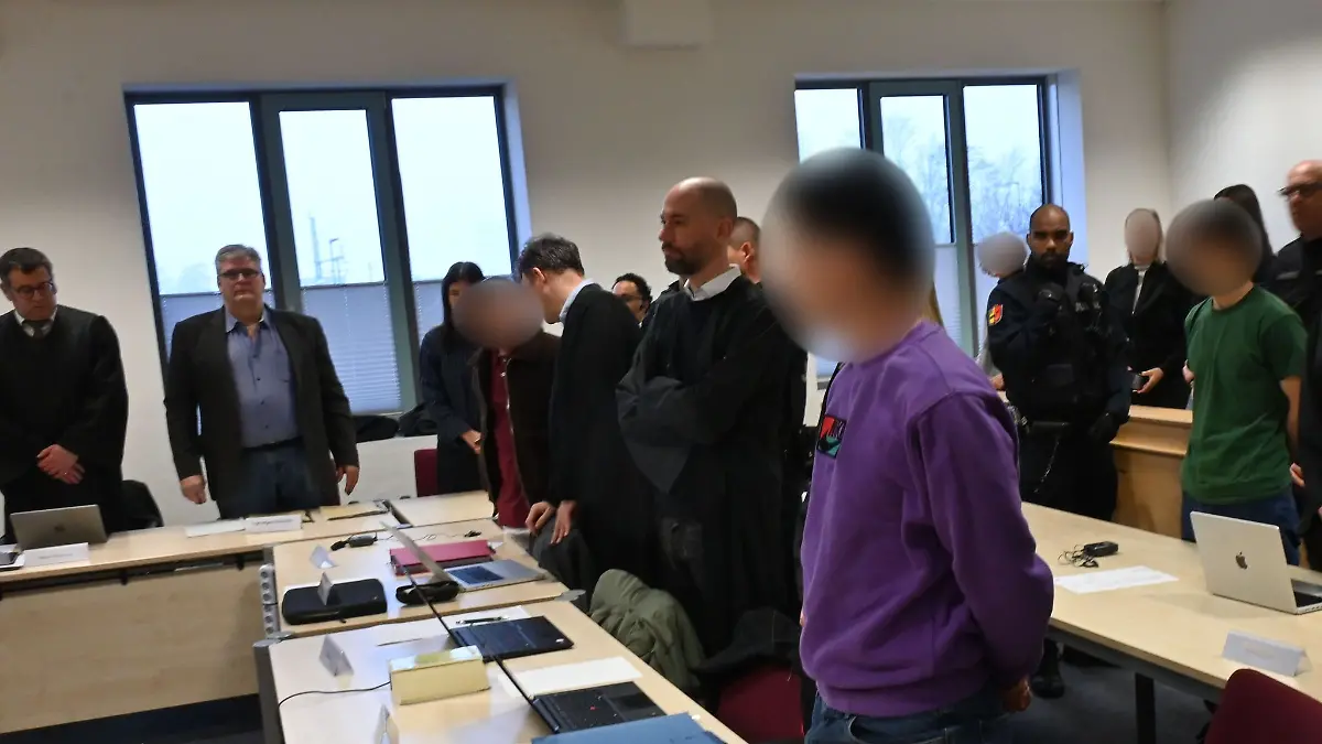 Prozess wegen versuchten Mordes gegen vier Brüder