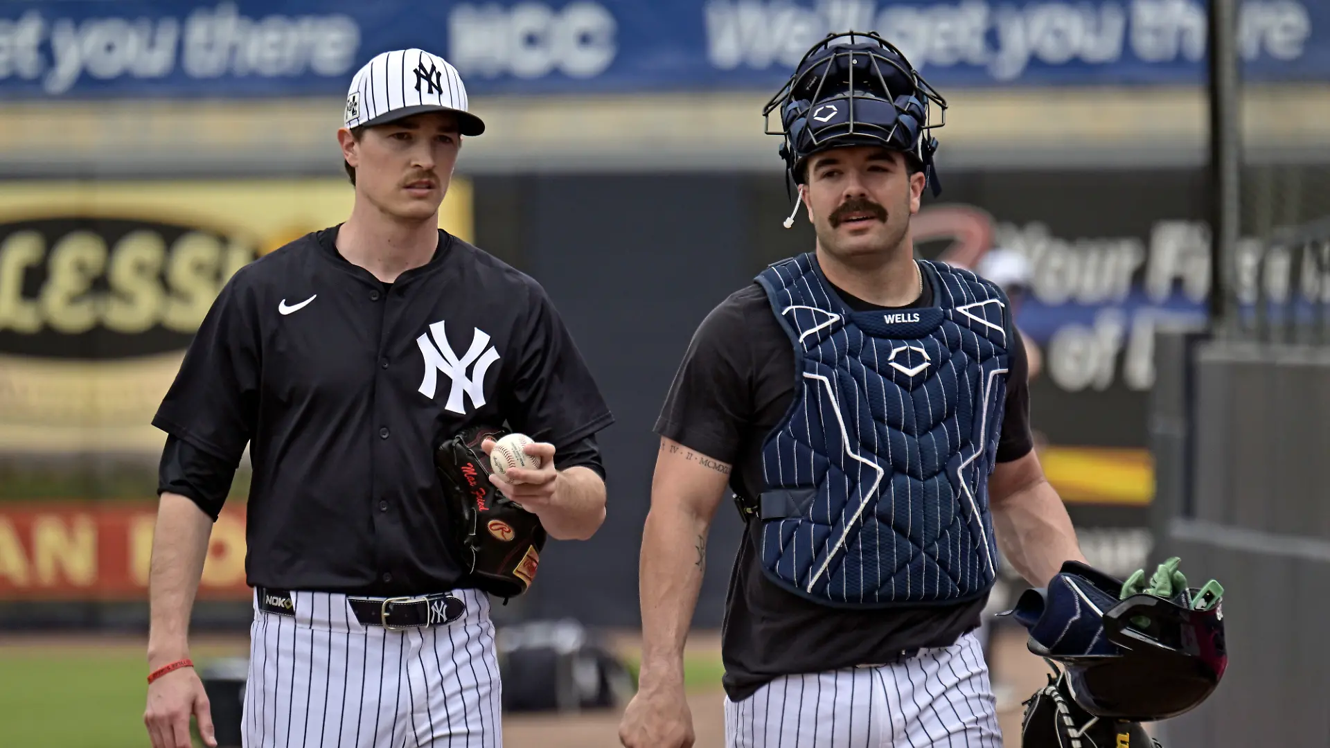 Max Fried (l) und Austin Wells von den New Yrk Yankees.