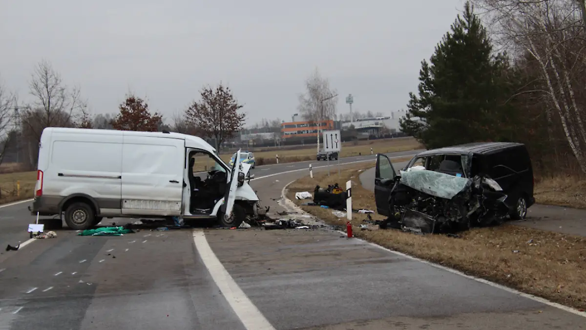 Schipkau: Ein tragischer Verkehrsunfall auf der Landstraße kostet einem Fahrer das Leben.