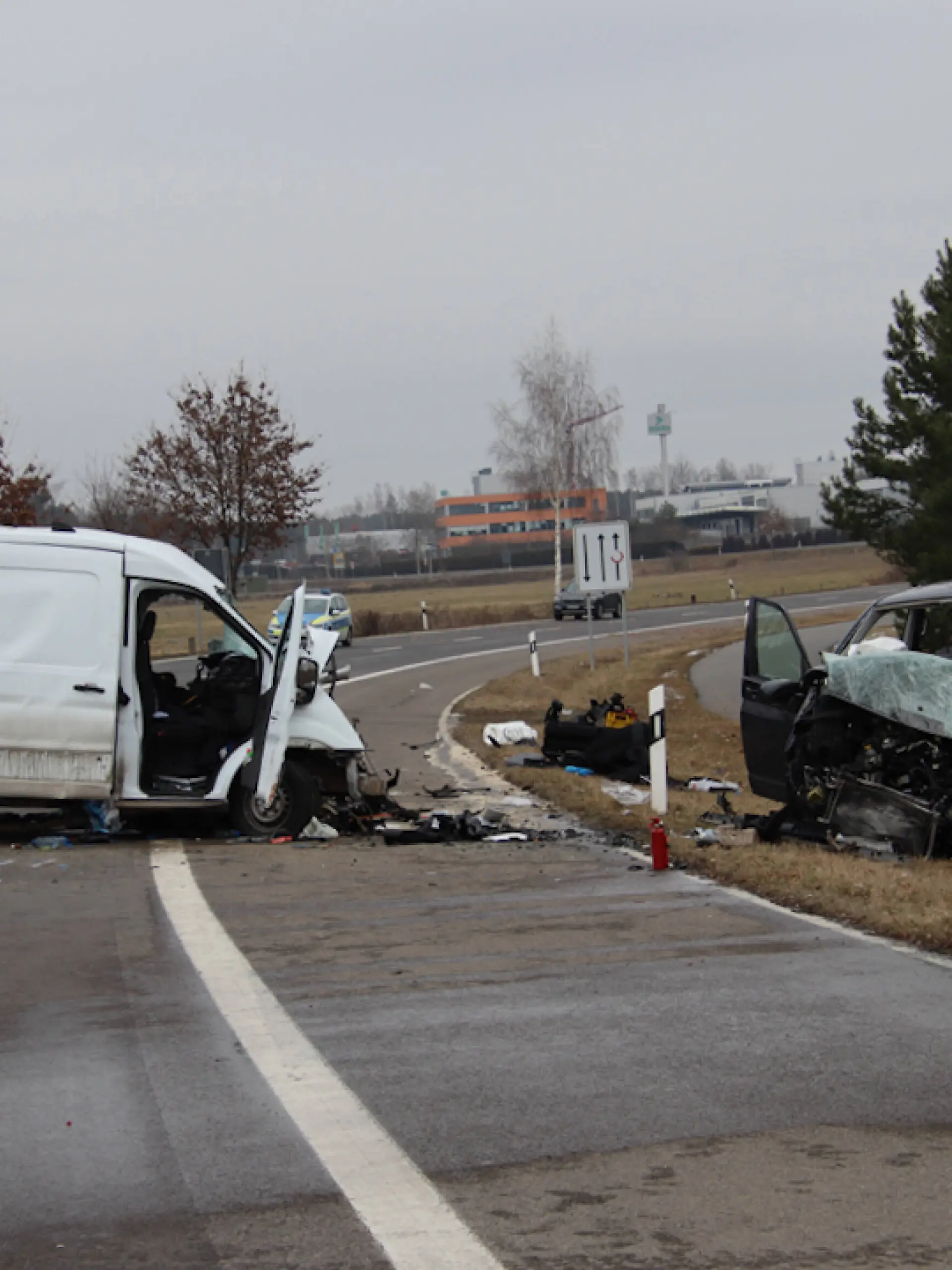 Bild zu: "Tragischer Unfall in Brandenburg – Vater (35) stirbt, Mutter und Baby verletzt"
