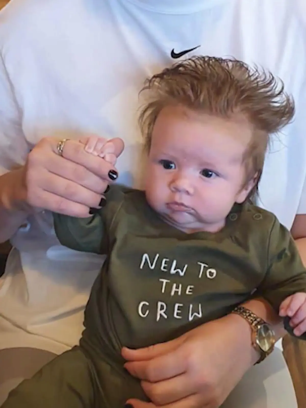 Bild zu: "Baby sieht aus wie Elvis Presley"
