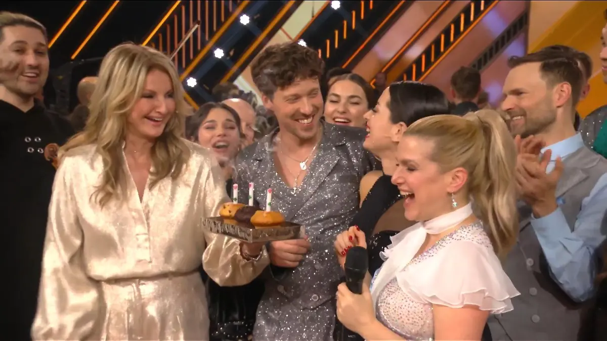 Frauke Ludowig hat drei Geburtstagskinder zu Gast Dreifacher Geburtstag bei „Let's Dance“