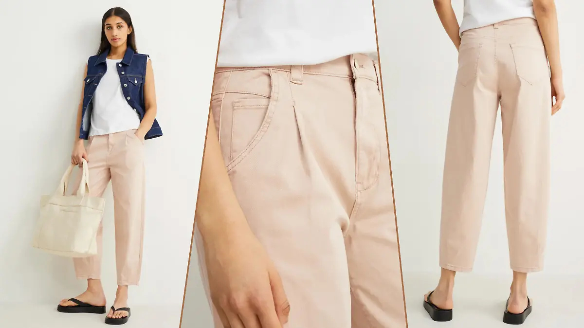 Ein C&A-Modell trägt eine beige Chino mit einem weißen Shirt und einer Denim-Weste.