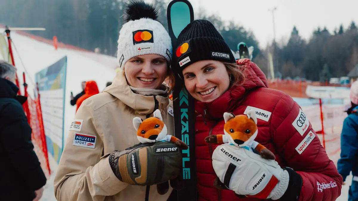 Para-Skistar Veronika Aigner und ihre Schwester Elisabeth Aigner 