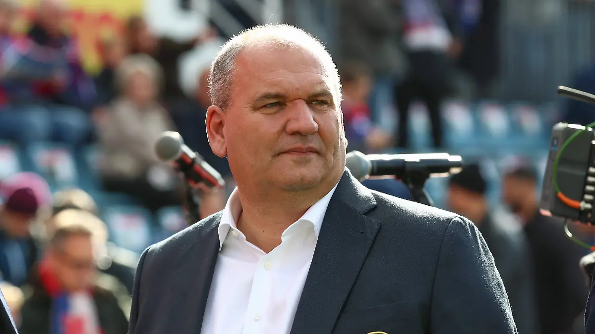 Eintracht Frankfurts Präsident Mathias Beck musste am herzen operiert werden