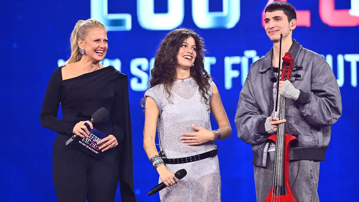 Abor & Tynna performen ihren Song „Baller”. 