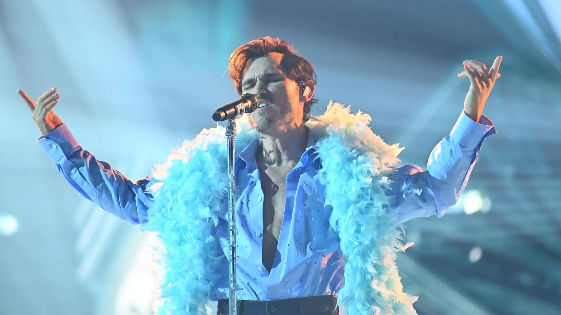 Moss Kena performt seinen Song „Nothing Can Stop Love”.