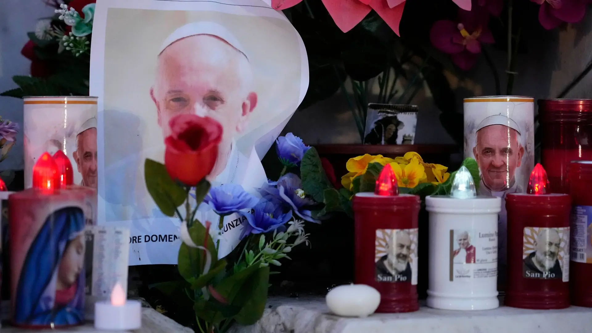 Papst Franziskus ist wegen einer Lungenentzündung im Krankenhaus