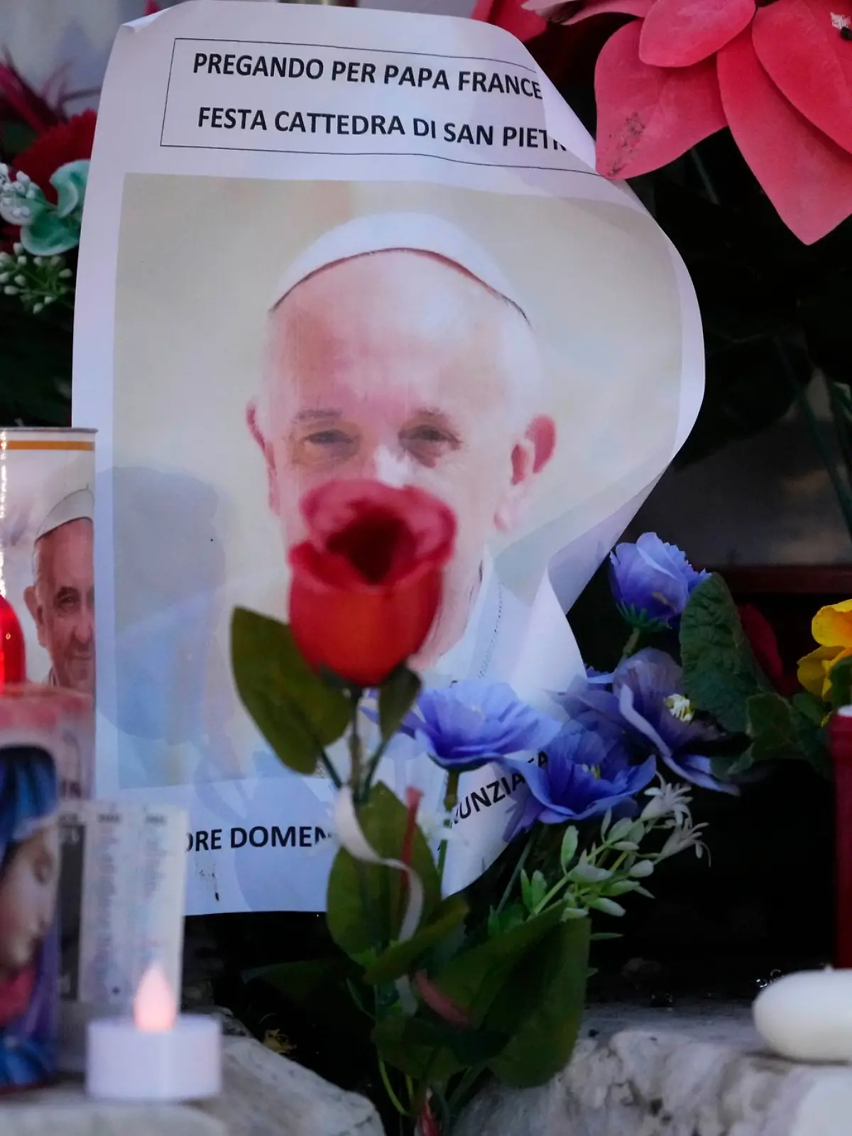 Papst Franziskus ist wegen einer Lungenentzündung im Krankenhaus