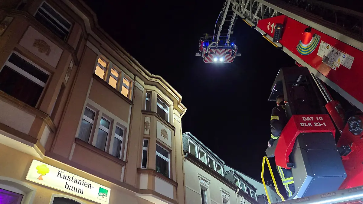 Ein 32-jähriger Hausbewohner erlitt Verletzungen an den Händen.