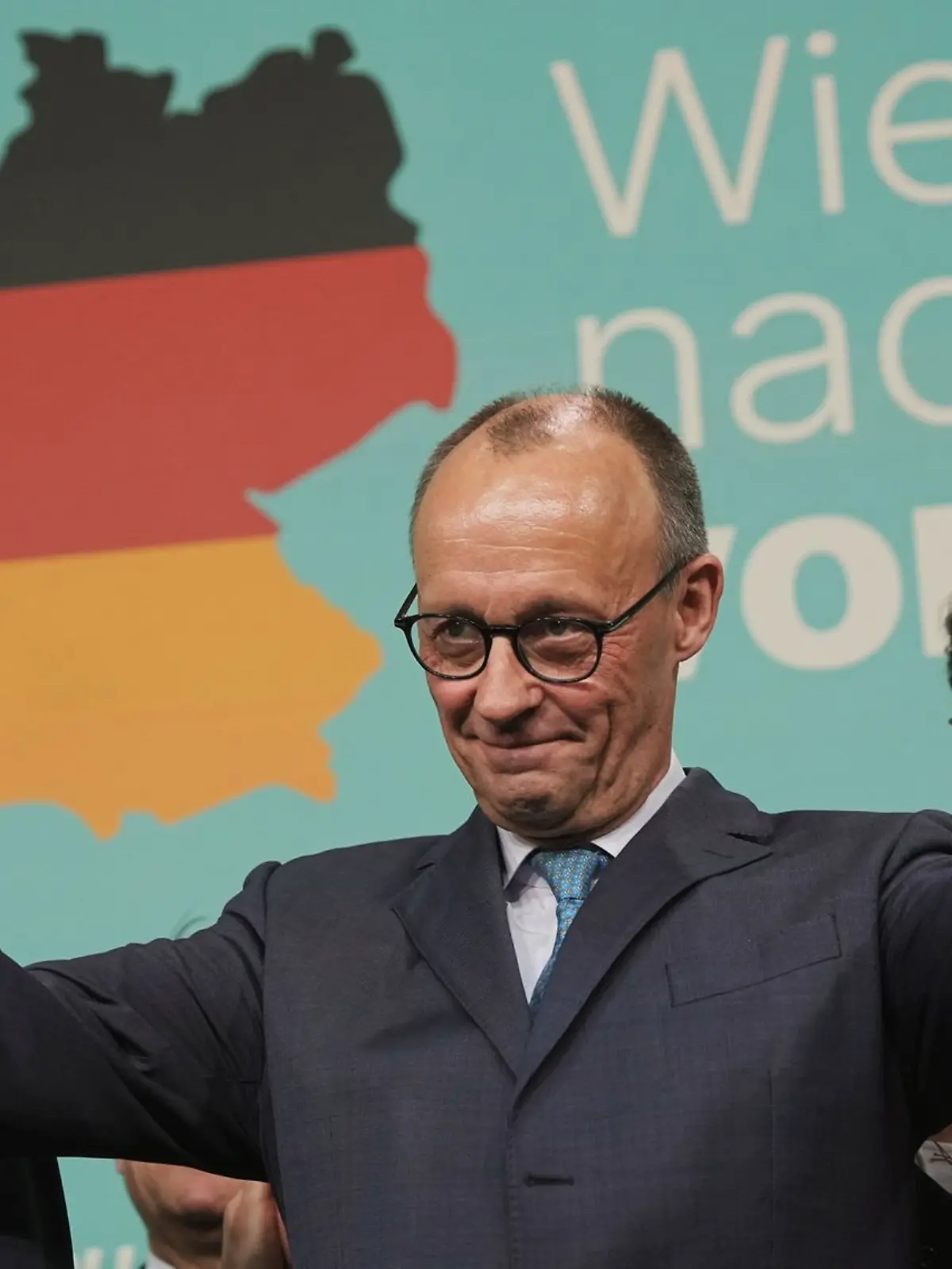 Bild zu: "Bundestagswahl 2025: Jubel bei der CDU! Friedrich Merz feiert Sieg "