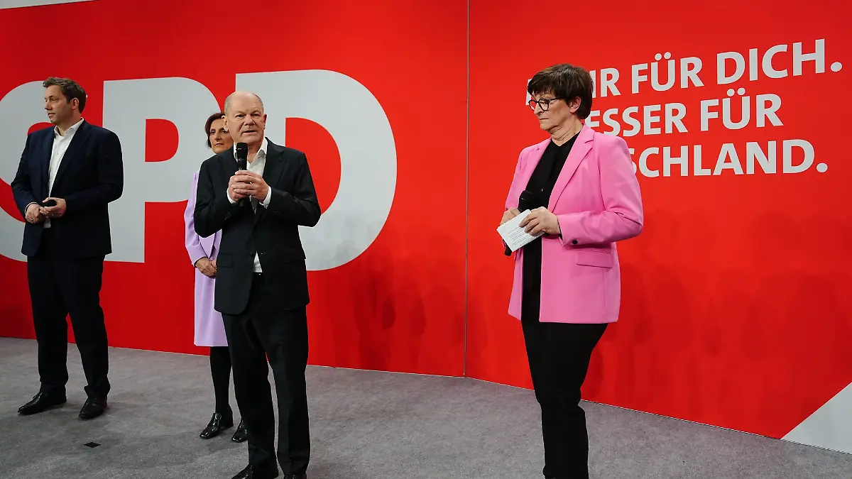 SPD-Chef Esken zieht vorerst keine Konsequenzen aus dem Wahldebakel ihrer Partei.