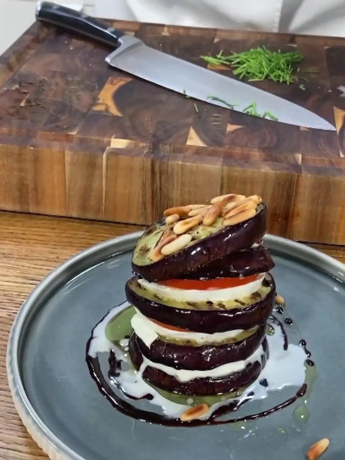 Gegrillte Aubergine mit Mozzarella von Steffen Henssler