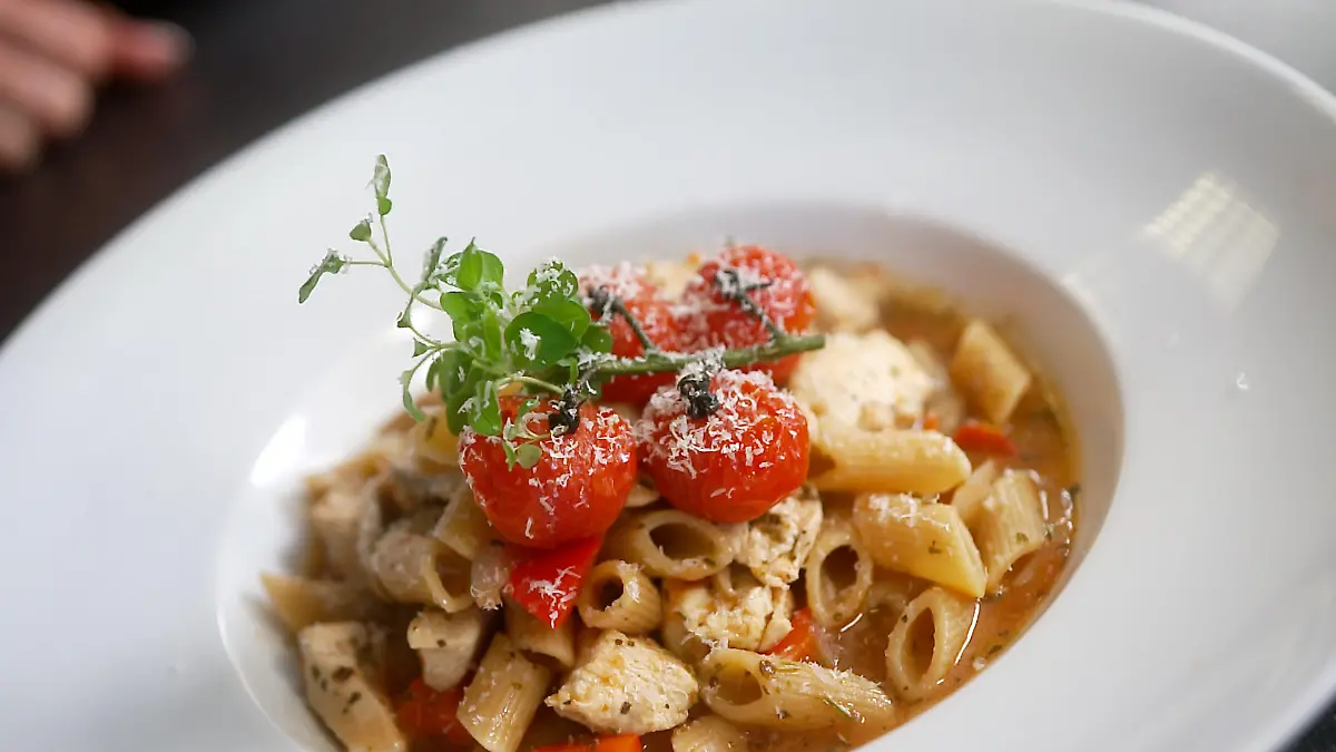 Das Hähnchen-Rigatoni Gericht eignet sich für die ganze Familie.