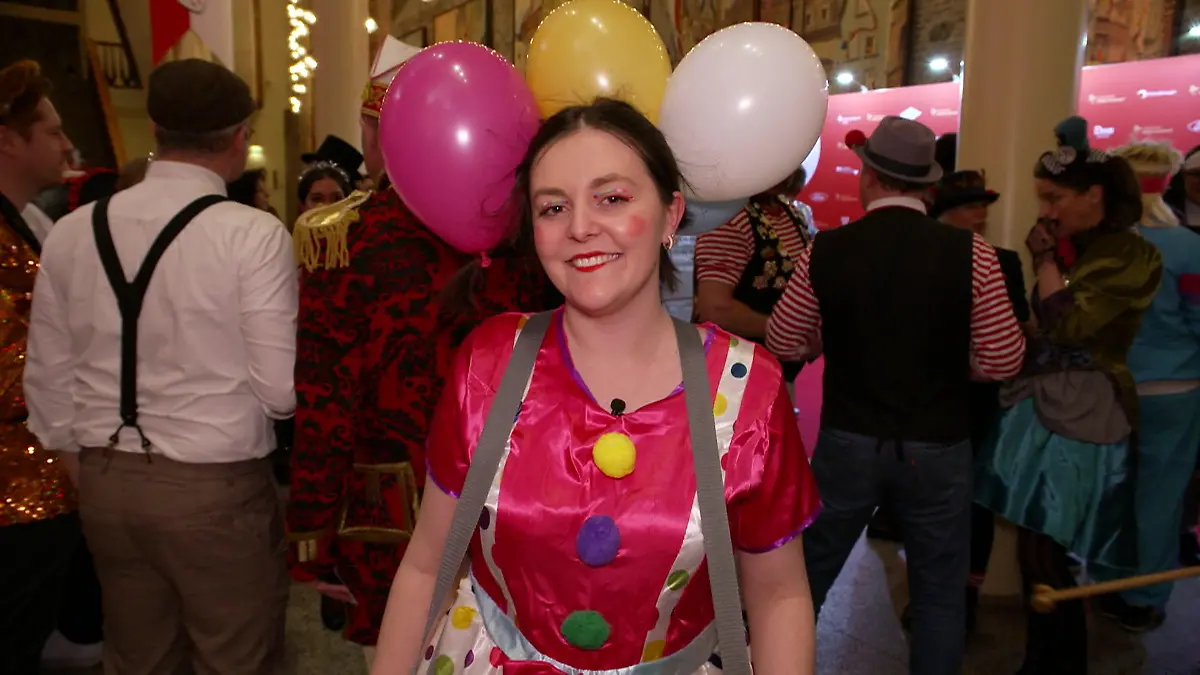 So einfach pimpt ihr euer Kostüm Glitzer, Neon, Tattoos