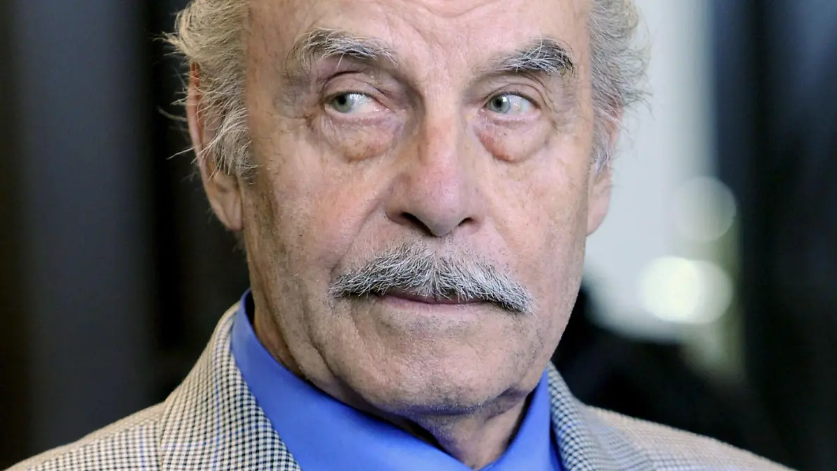Defendant Josef F. during the fourth day of his trial for incest on 19 March 2009, at the provincial courthouse in St. Poelten. Josef F., the Austrian father on trial for imprisoning and raping his daughter Elisabeth for 24 years in the cellar of his home, pleaded guilty to murder 18 March 2009. An Austrian prosecutor is urging a jury to hand down a life sentence to Josef F., who imprisoned his daughter in a windowless cell for 24 years and fathered her seven children. Prosecutor Christiane Burkheiser called for the maximum punishment in her closing arguments in Josef F.'s trial in St. Poelten. COURT IMPOSED RESTRICTIONS APPLY: These photographs are being licensed free of charge for editorial use by media representatives covering the ongoing criminal trial. All other uses, including resale of the photographs, are strictly prohibited. The user takes sole responsibility for protecting the image and identity rights of those pictured, by pixellation or other means. EPA/HELMUT FOHRINGER / POOL NO SALES - EDITORIAL USE ONLY +++(c) dpa - Bildfunk+++