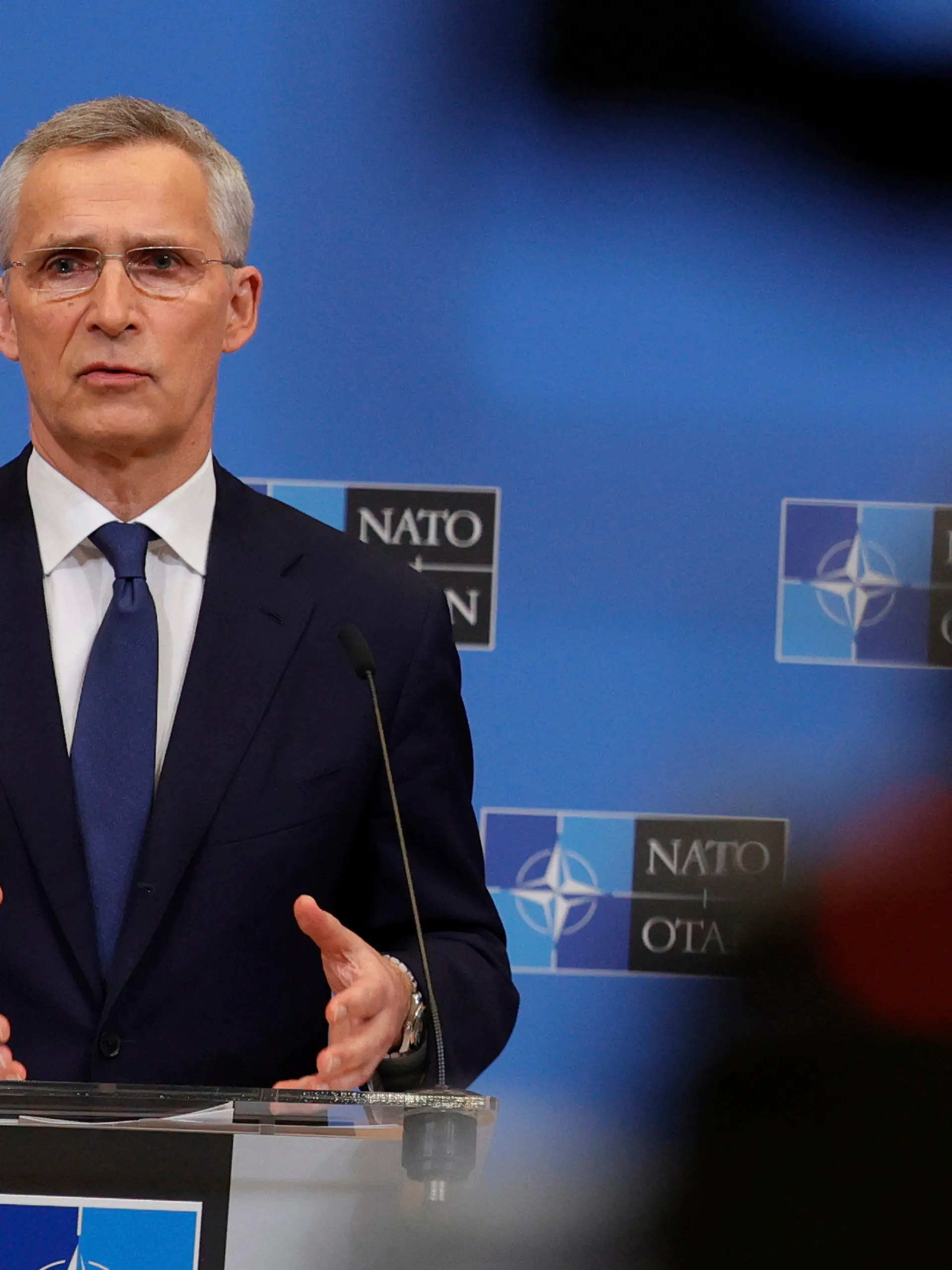 07.04.2022, Belgien, Brüssel: Jens Stoltenberg, Nato-Generalsekretär, spricht während einer Pressekonferenz nach einem Treffen der Nato-Außenminister im Nato-Hauptquartier. Die Außenminister der 30 Nato-Staaten beraten über eine weitere Unterstützung der Ukraine und eine Verstärkung der Verteidigungsfähigkeiten im östlichen Bündnisgebiet. Foto: Olivier Matthys/AP/dpa +++ dpa-Bildfunk +++