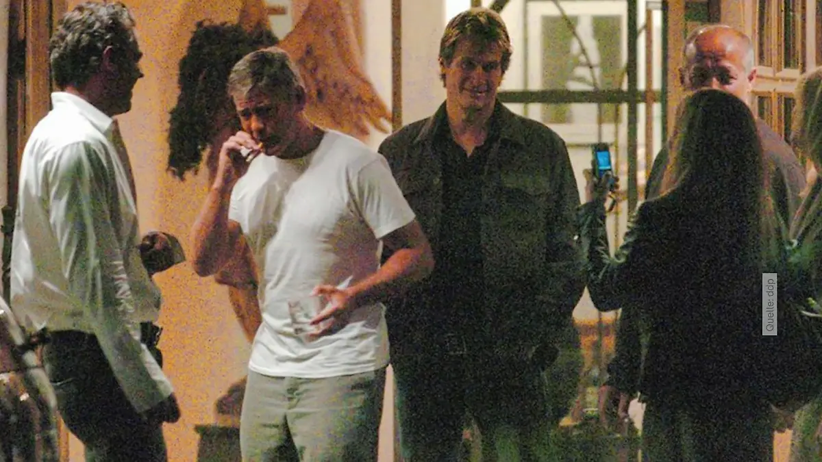 George Clooney entpuppt sich als heimlicher Raucher Wie bitte?!