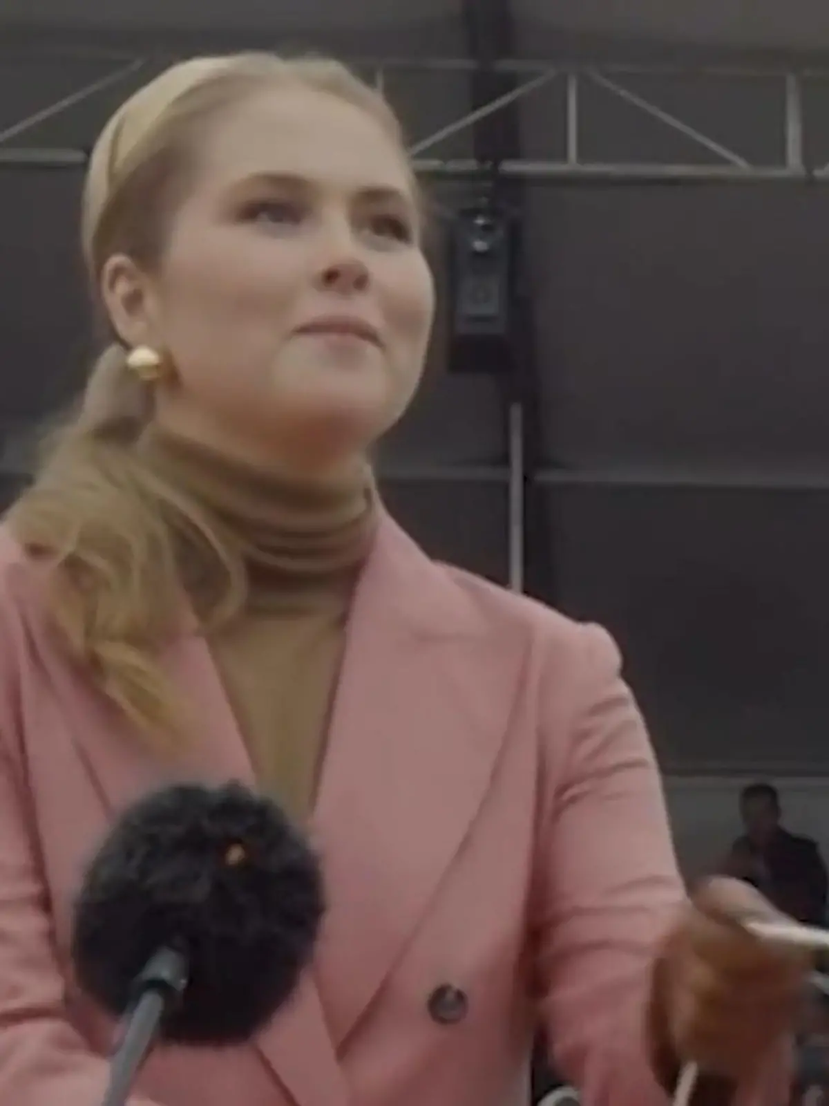 Bild zu: "Prinzessin Amalia rockt ersten Solo-Termin"