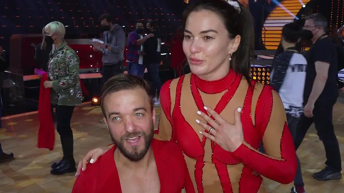 Da muss Mathias Mester seiner Tanzpartnerin Renata Lusin ein bisschen Luft zufächeln – die Profitänzerin ist nämlich ein riesiger Michael-Bublé-Fan.