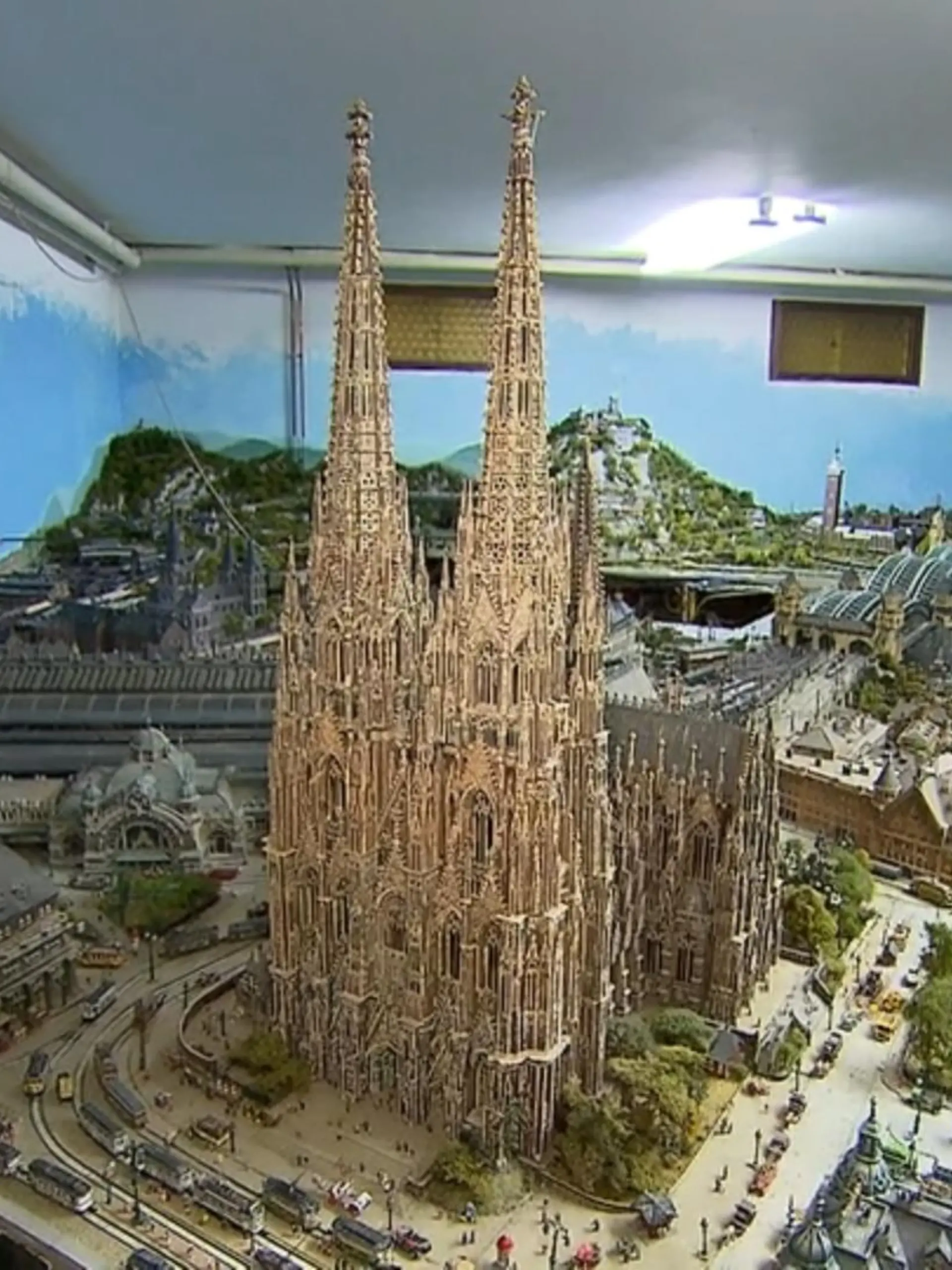 Bild zu: "Köln in 1:160"