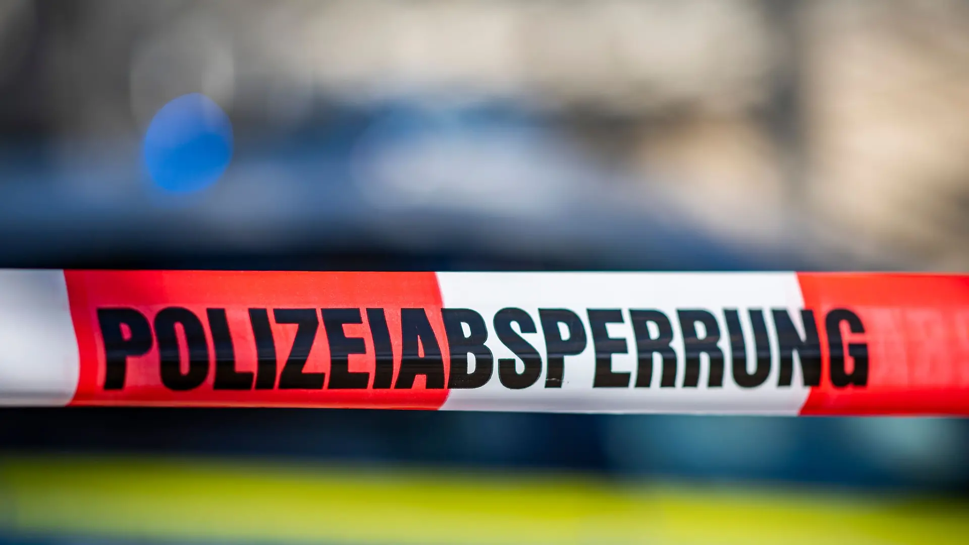 Der 20-jährige Sohn der Getöteten wurde von der Polizei festgenommen. (Symbolbild)
