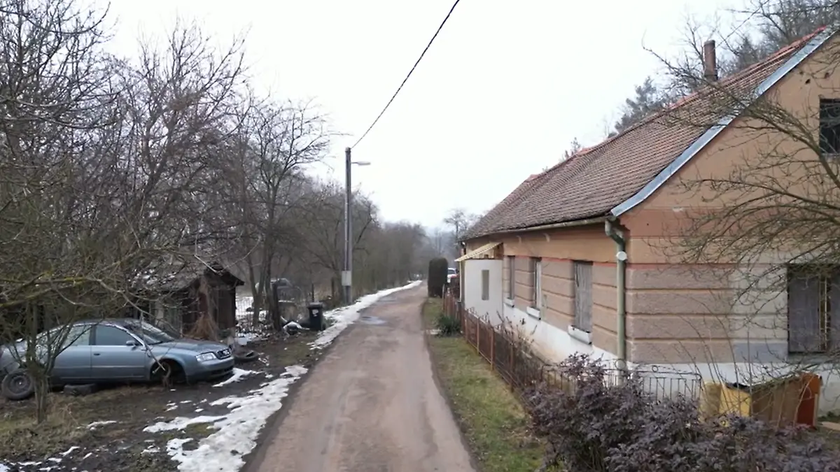 Ein Haus in einem Dorf.
