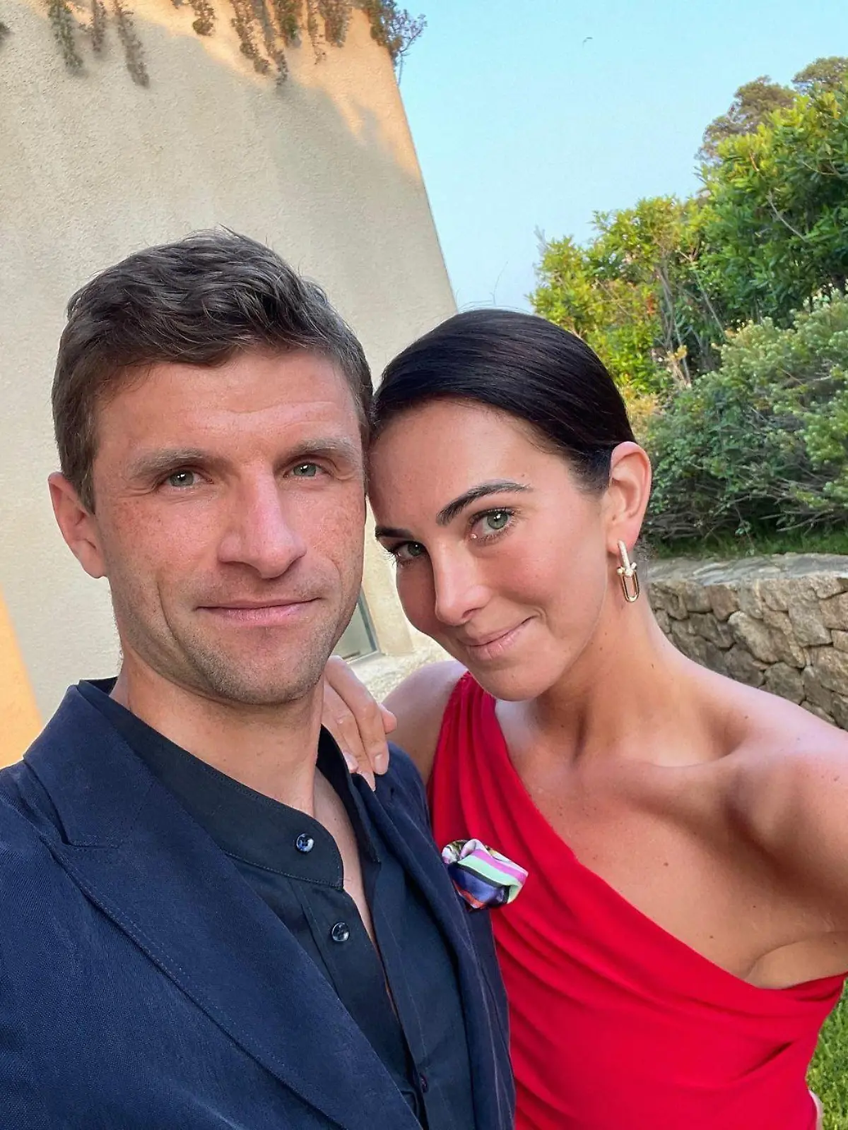 Thomas Müller und seine Ehefrau Lisa genießen ihren Sommerurlaub in vollen Zügen.