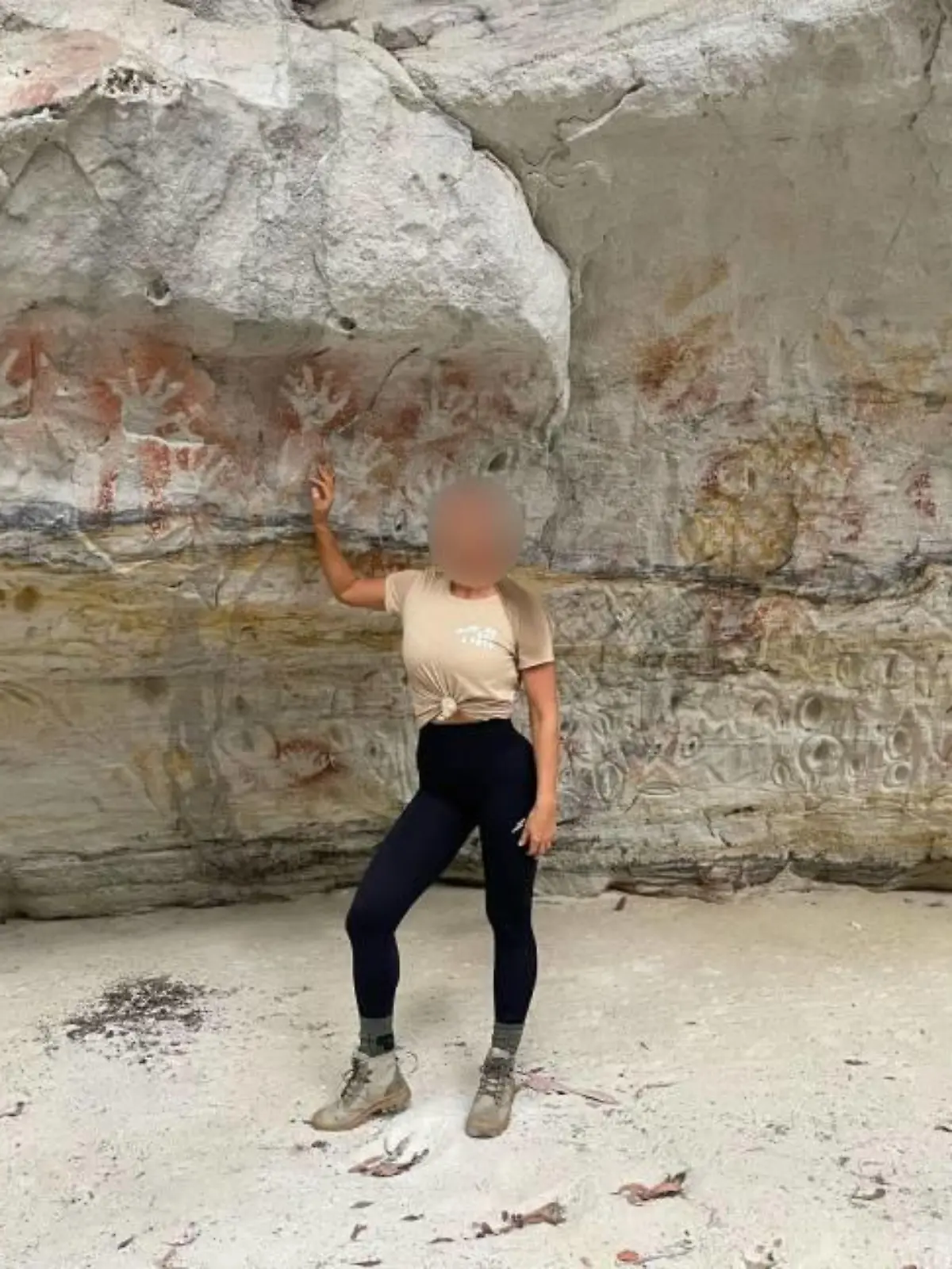 Eine Influencerin im Carnarvon-Nationalpark.