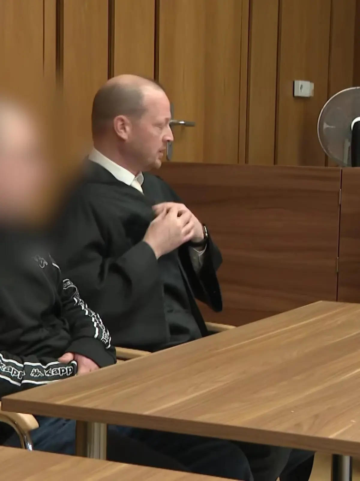 Immer wieder habe es ihn in die Notaufnahme gezogen, gibt Alexander S. vor Gericht an. 