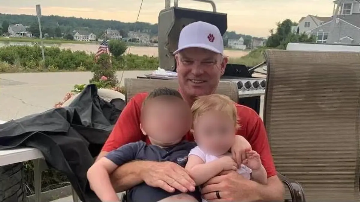 Mark Walsh und seine beiden Kinder.