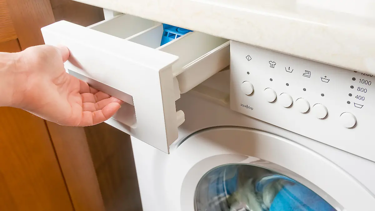 Warum steht manchmal Wasser im Weichspülerfach der Waschmaschine?